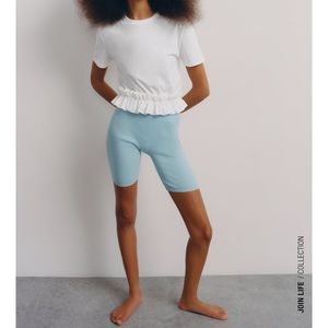 White T-shirt with ruffle hem